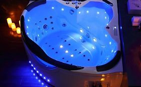 Family & Business Apartments Premium Spa No 3 - 2 Bedroom With Private Jacuzzi, Balcony, Parking